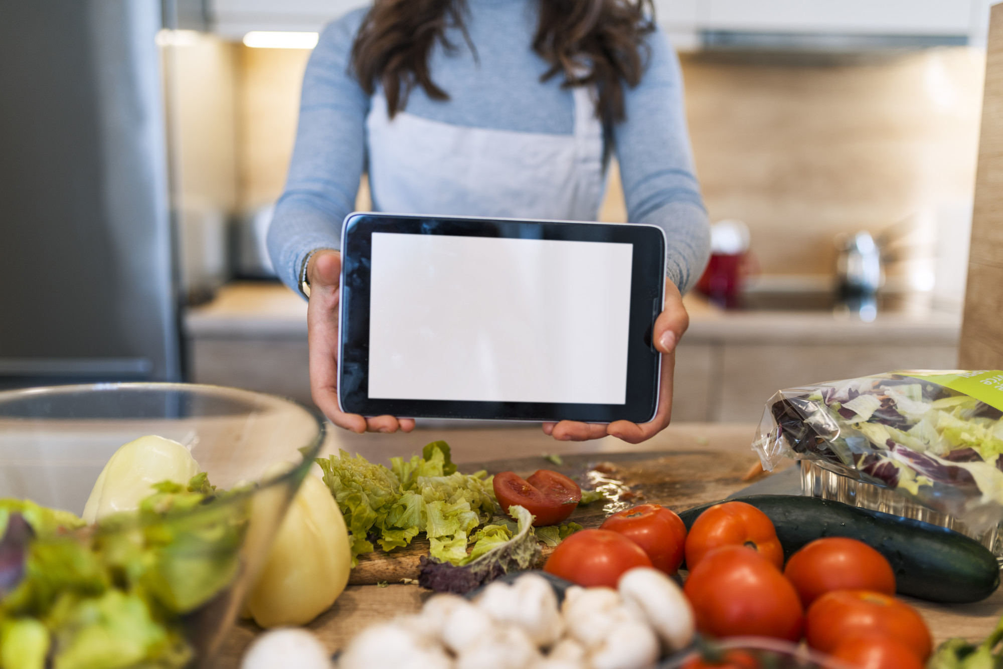 Zestaw kursów online widoczny na ekranie tabletu